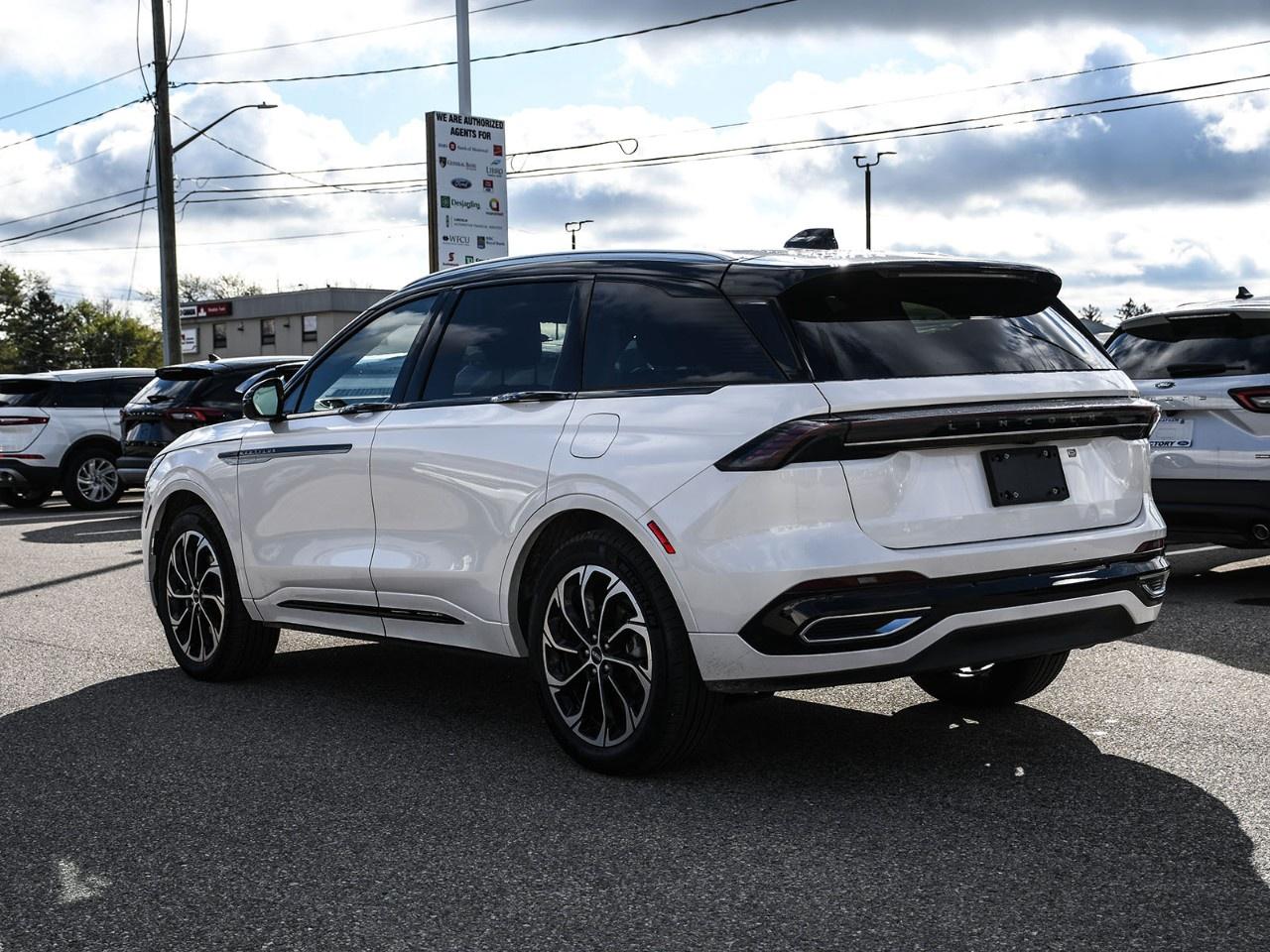 2026 Lincoln Nautilus Reserve AWD Photo3