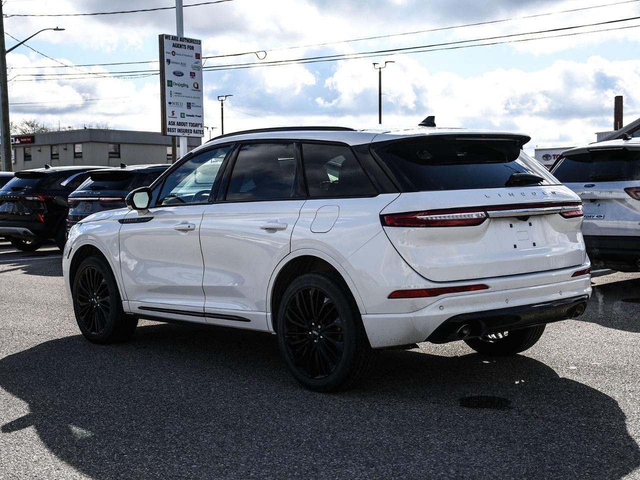 2023 Lincoln Corsair Reserve AWD Photo3