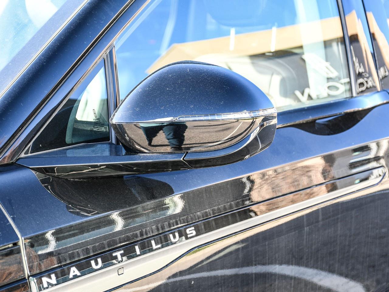 2026 Lincoln Nautilus Reserve AWD Photo4