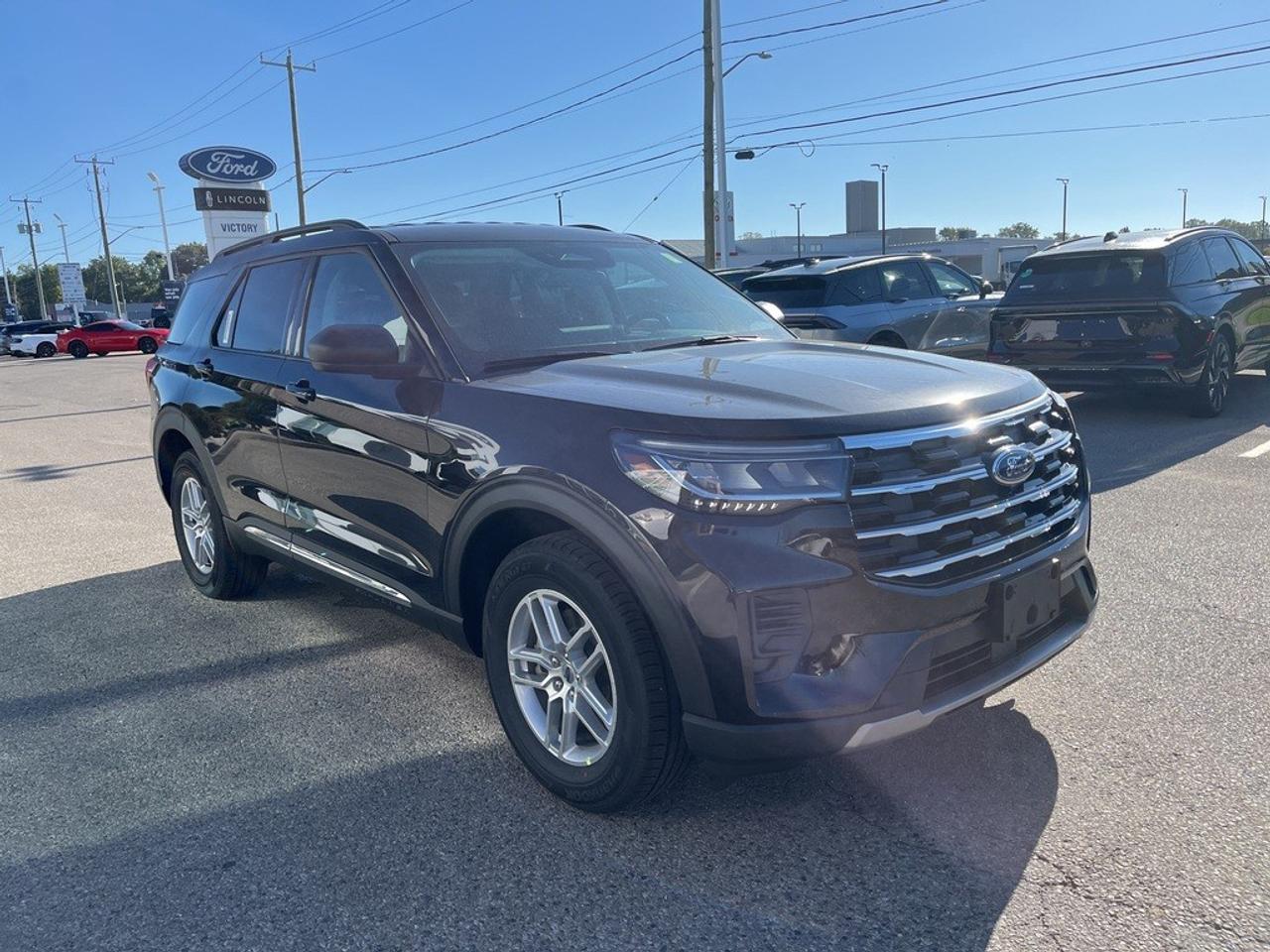 2025 Ford Explorer Active 4WD Photo4