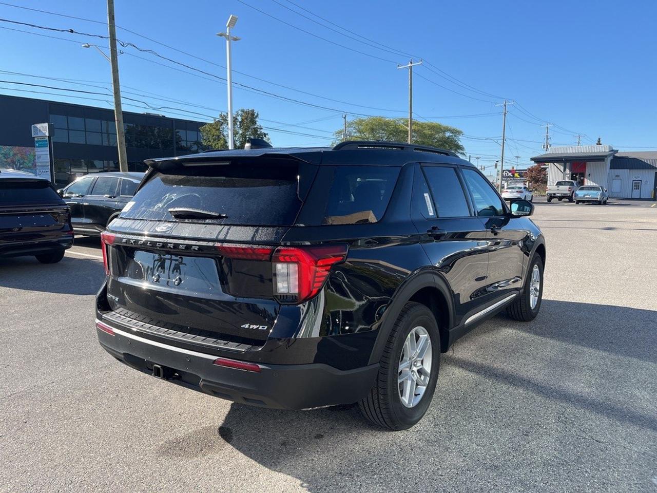 2025 Ford Explorer Active 4WD Photo3