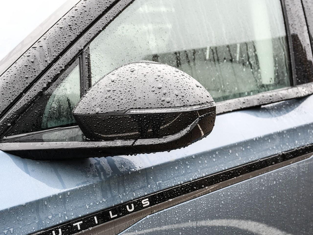 2026 Lincoln Nautilus Reserve AWD Photo4