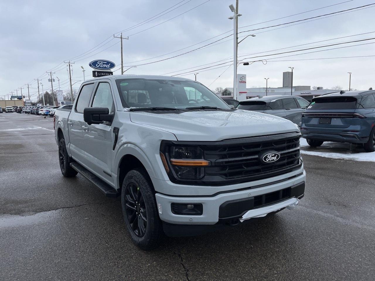 2026 Ford F-150 XLT 4WD SuperCrew 5.5' Box Photo4