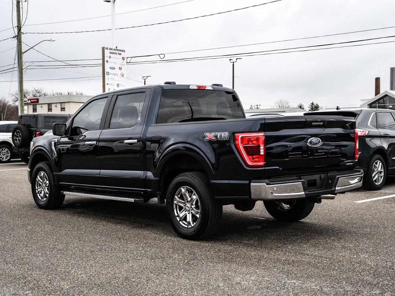 2022 Ford F-150 XLT 4WD SuperCrew 5.5' Box Photo3