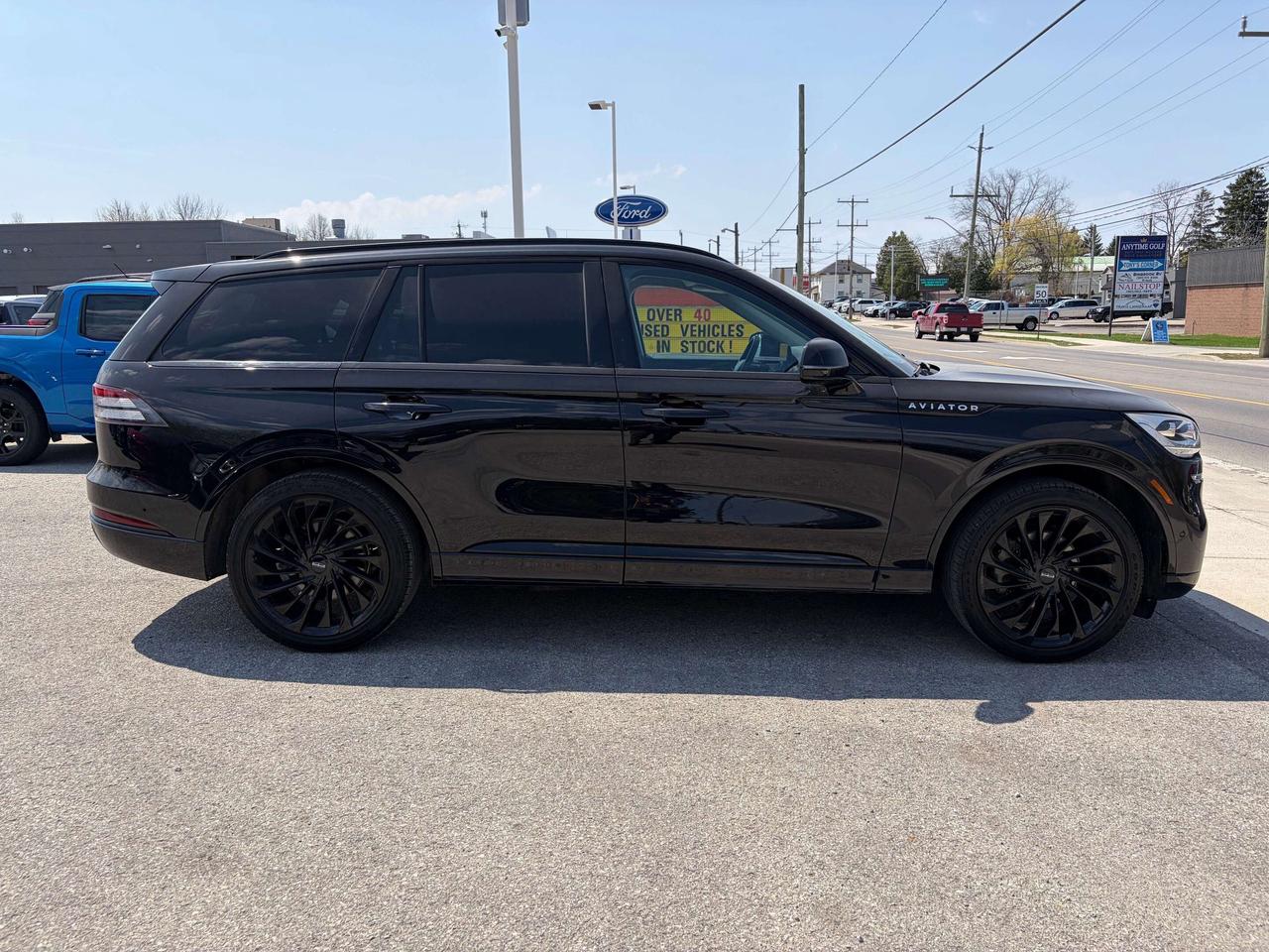 2023 Lincoln Aviator Reserve AWD Photo3