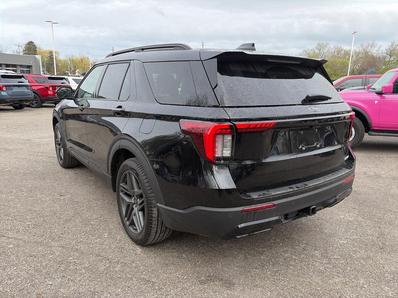 2026 Ford Explorer ST-Line 4WD Photo2