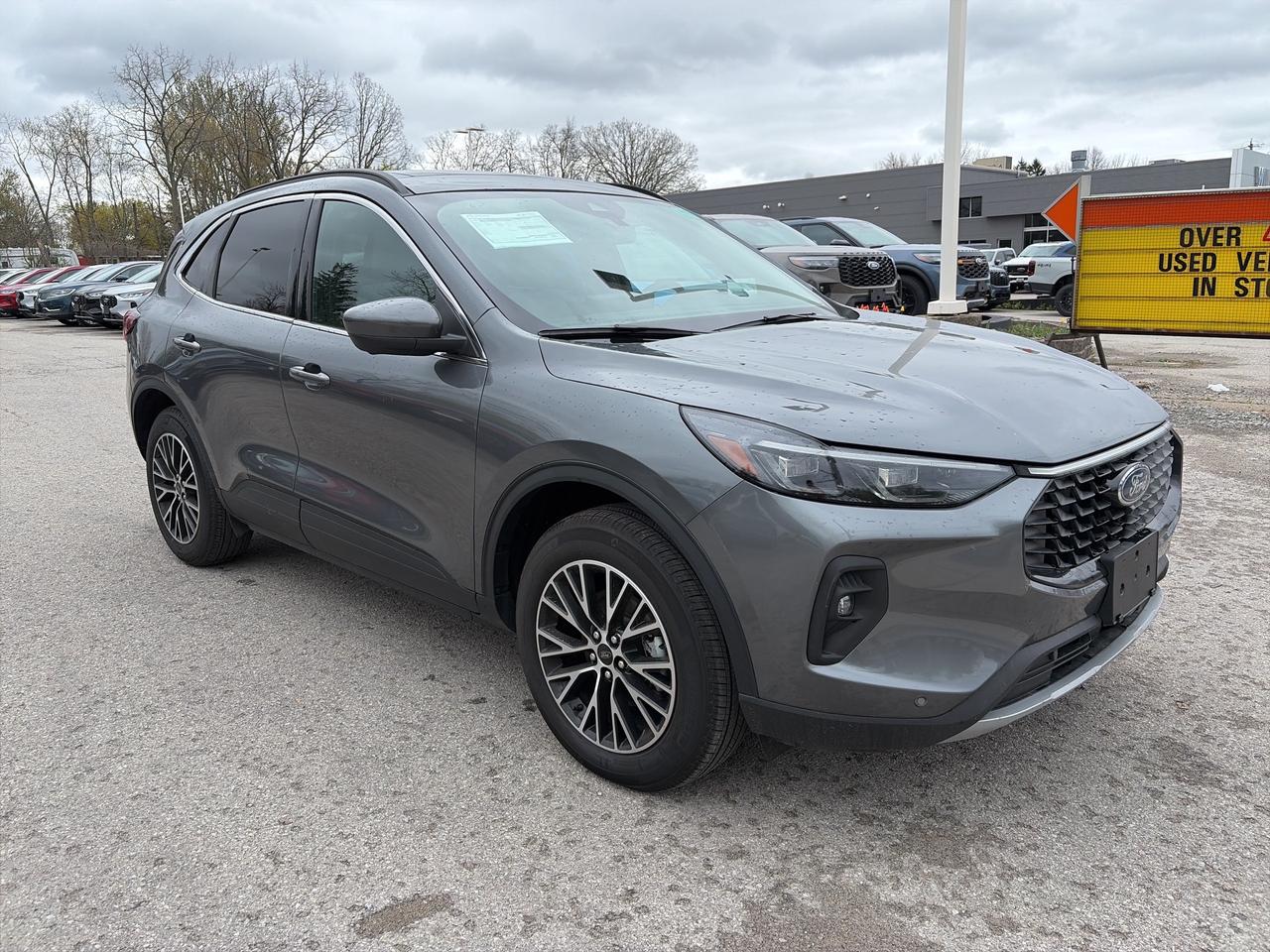 2025 Ford Escape PHEV FWD Photo2