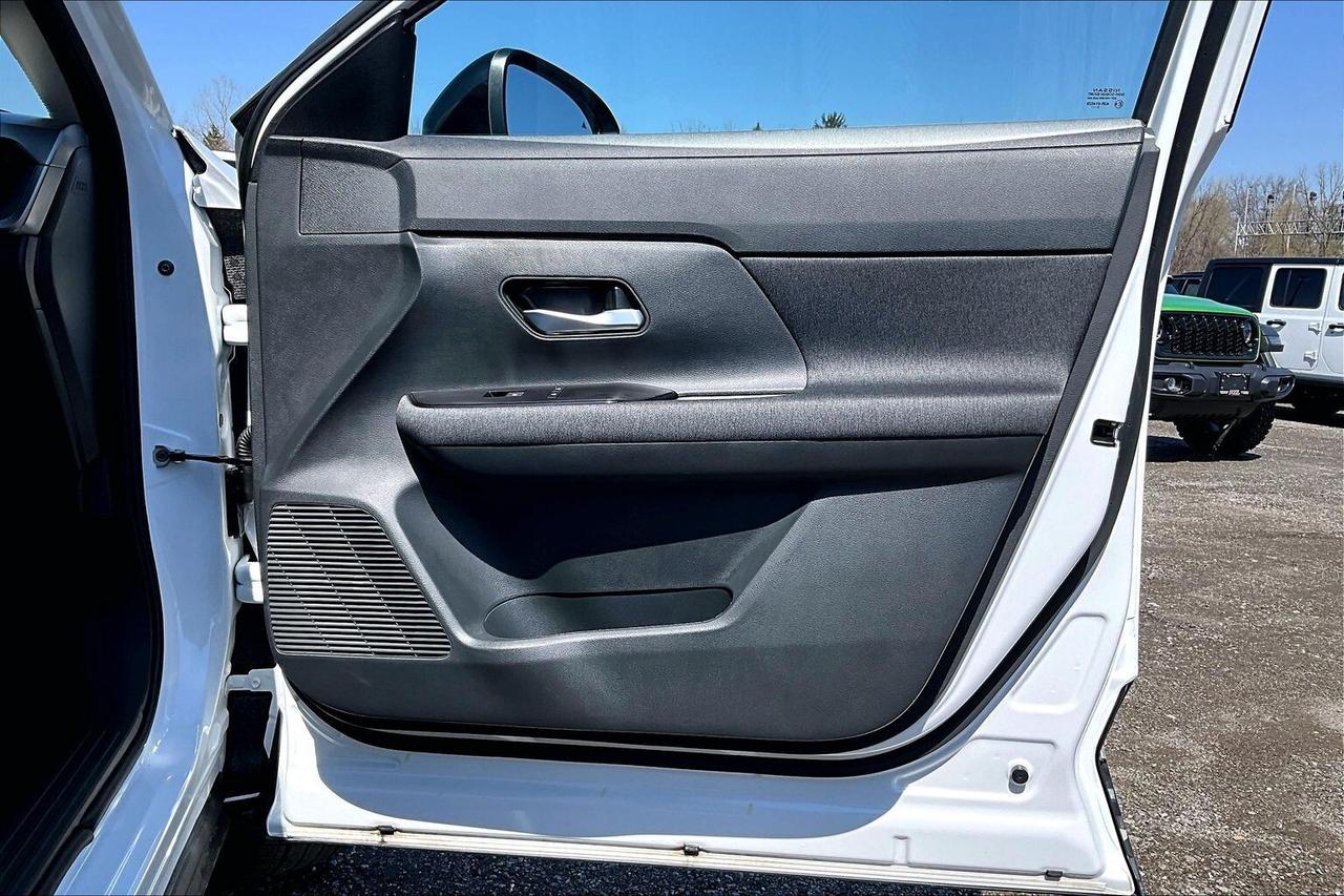 2026 Nissan Kicks SV | Heated Seats | Adaptive Cruise/BlindSpot| AWD Photo