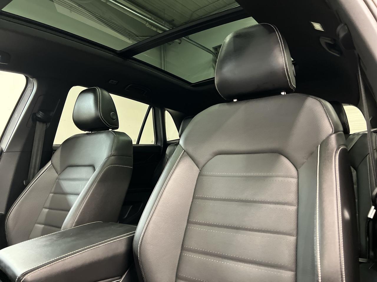 2024 Volkswagen Atlas Cross Sport HIGHLINE AWD | LOW KMS! | HTD LEATHER | PANO ROOF Photo