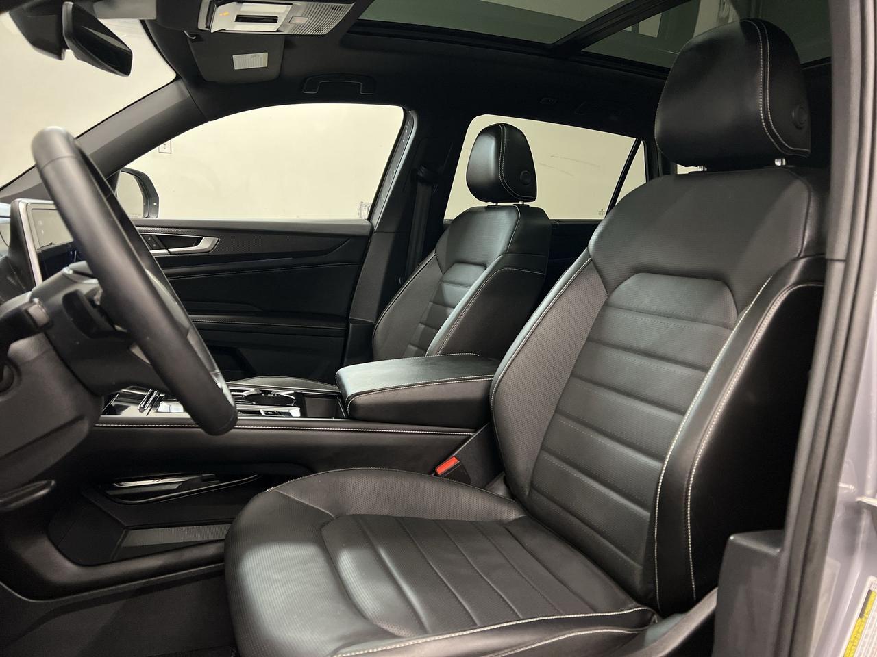 2024 Volkswagen Atlas Cross Sport HIGHLINE AWD | LOW KMS! | HTD LEATHER | PANO ROOF Photo