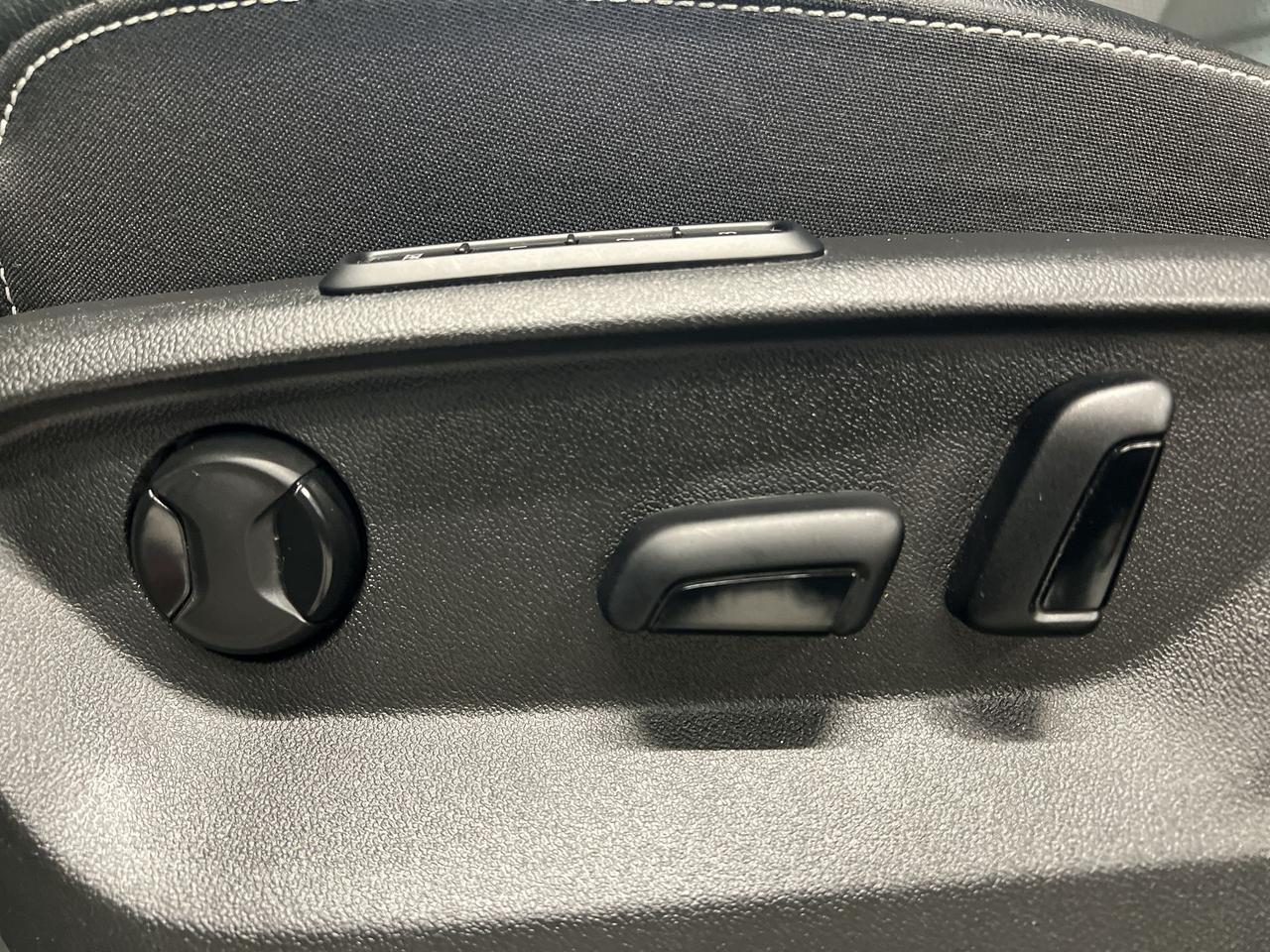 2024 Volkswagen Atlas Cross Sport HIGHLINE AWD | LOW KMS! | HTD LEATHER | PANO ROOF Photo