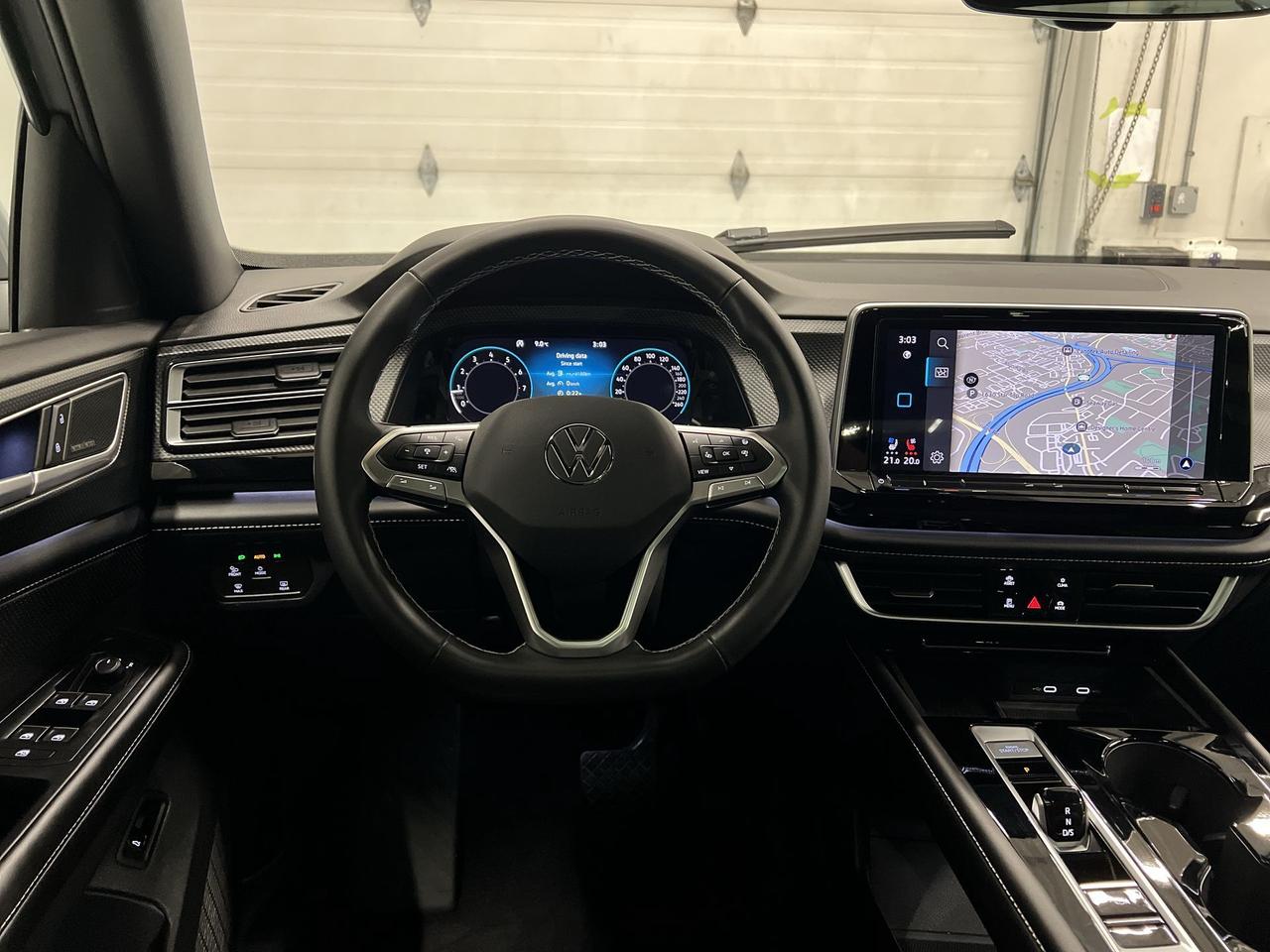 2024 Volkswagen Atlas Cross Sport HIGHLINE AWD | LOW KMS! | HTD LEATHER | PANO ROOF Photo