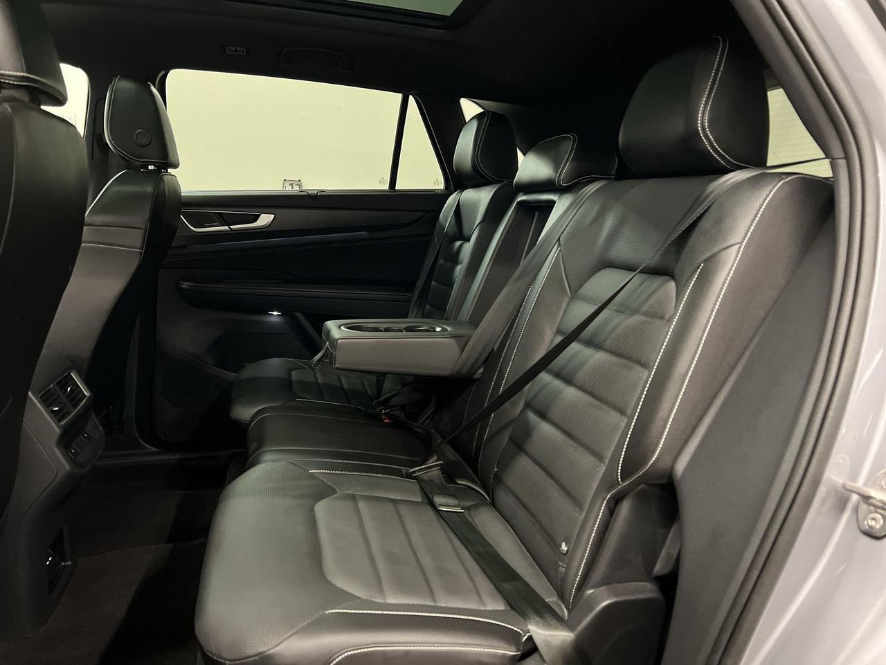 2024 Volkswagen Atlas Cross Sport HIGHLINE AWD | LOW KMS! | HTD LEATHER | PANO ROOF Photo