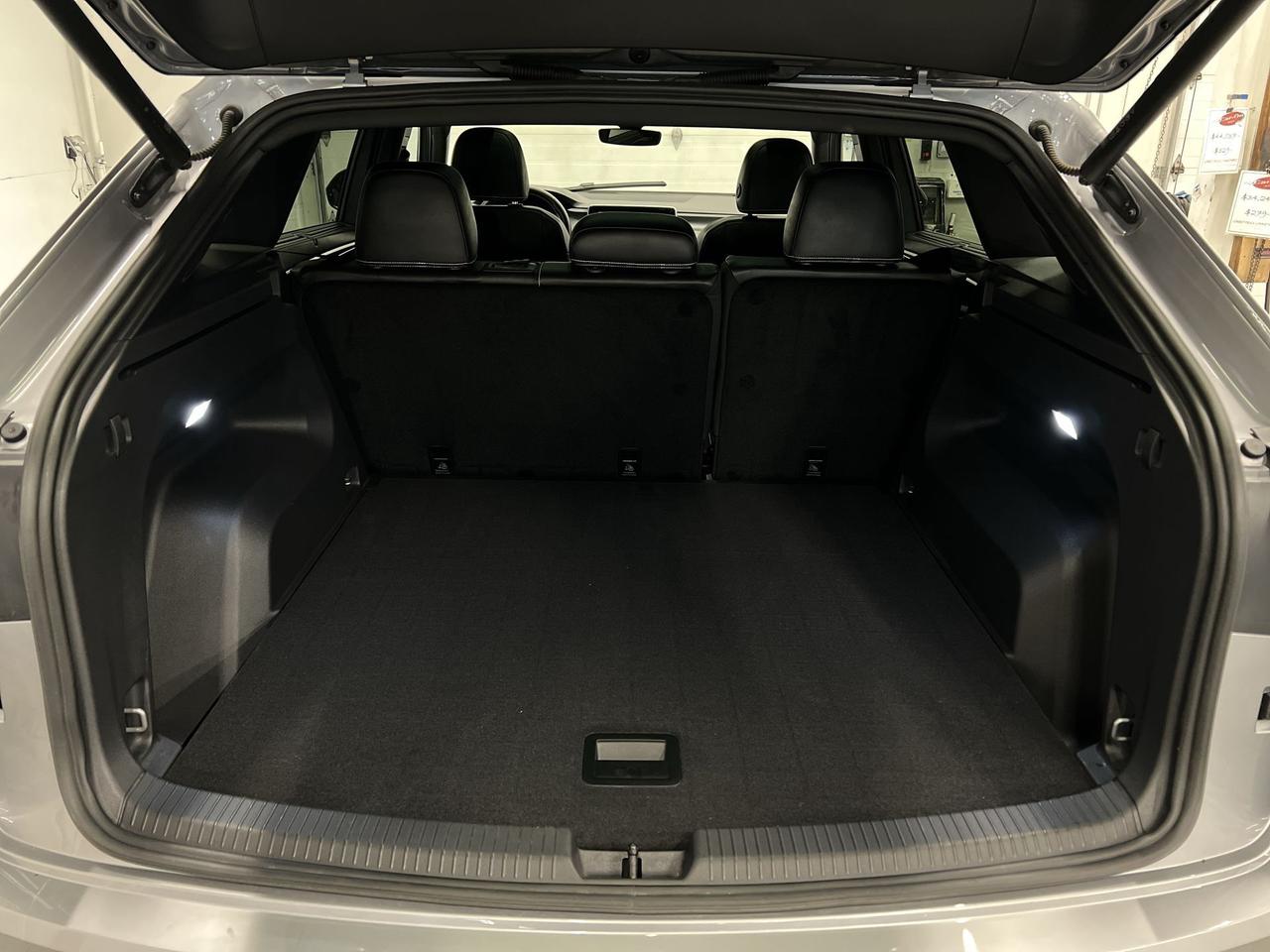 2024 Volkswagen Atlas Cross Sport HIGHLINE AWD | LOW KMS! | HTD LEATHER | PANO ROOF Photo