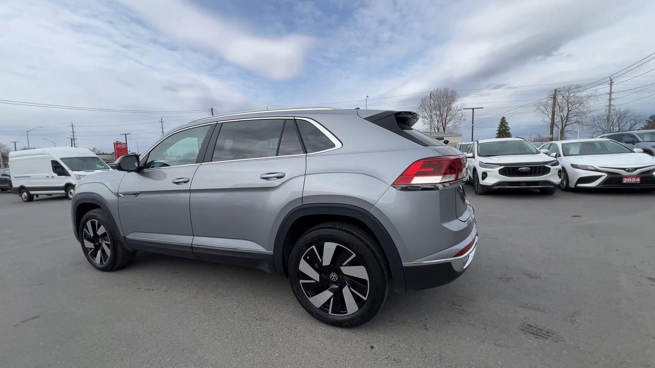 2024 Volkswagen Atlas Cross Sport HIGHLINE AWD | LOW KMS! | HTD LEATHER | PANO ROOF Photo