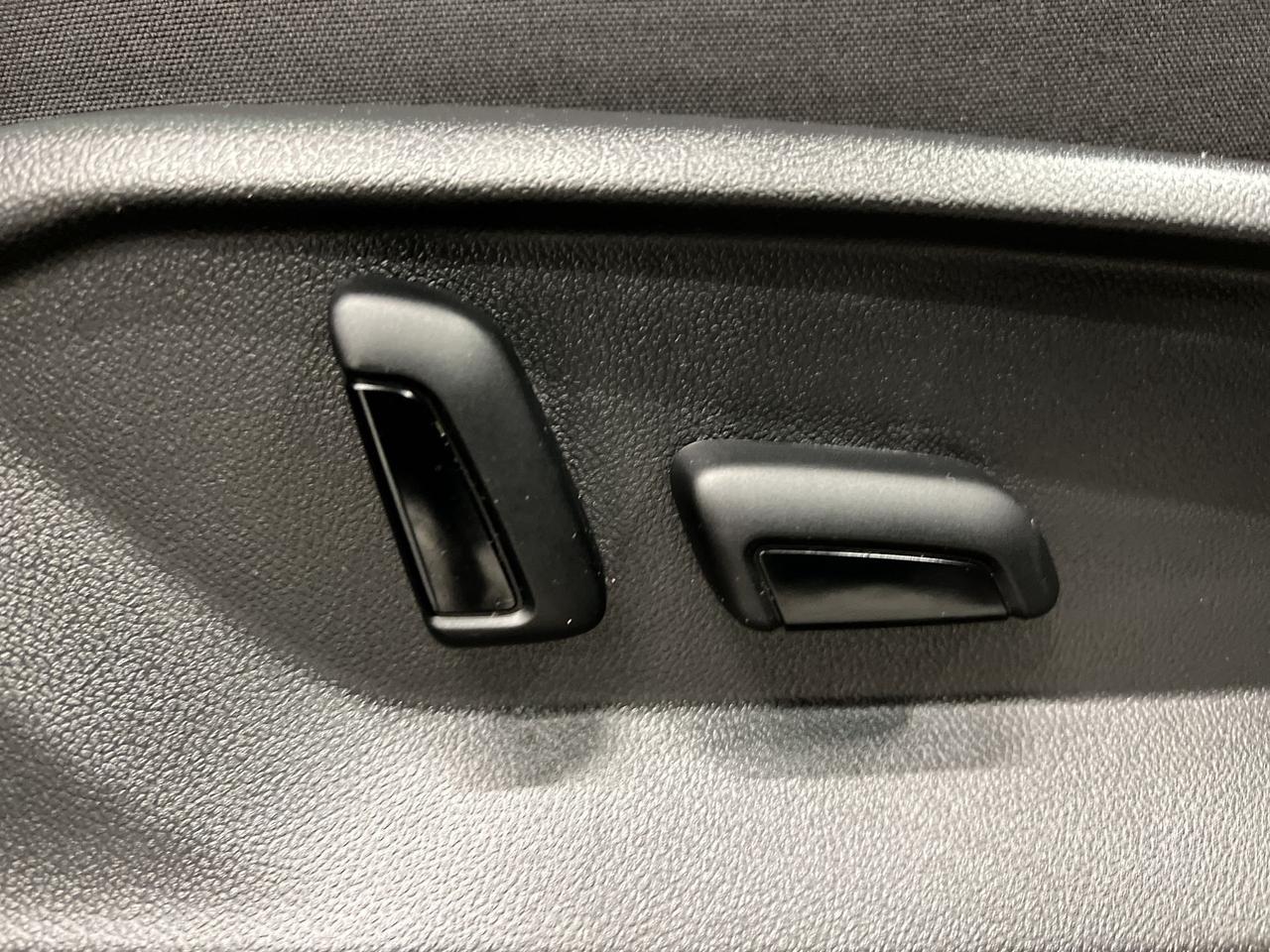 2024 Volkswagen Atlas Cross Sport HIGHLINE AWD | LOW KMS! | HTD LEATHER | PANO ROOF Photo