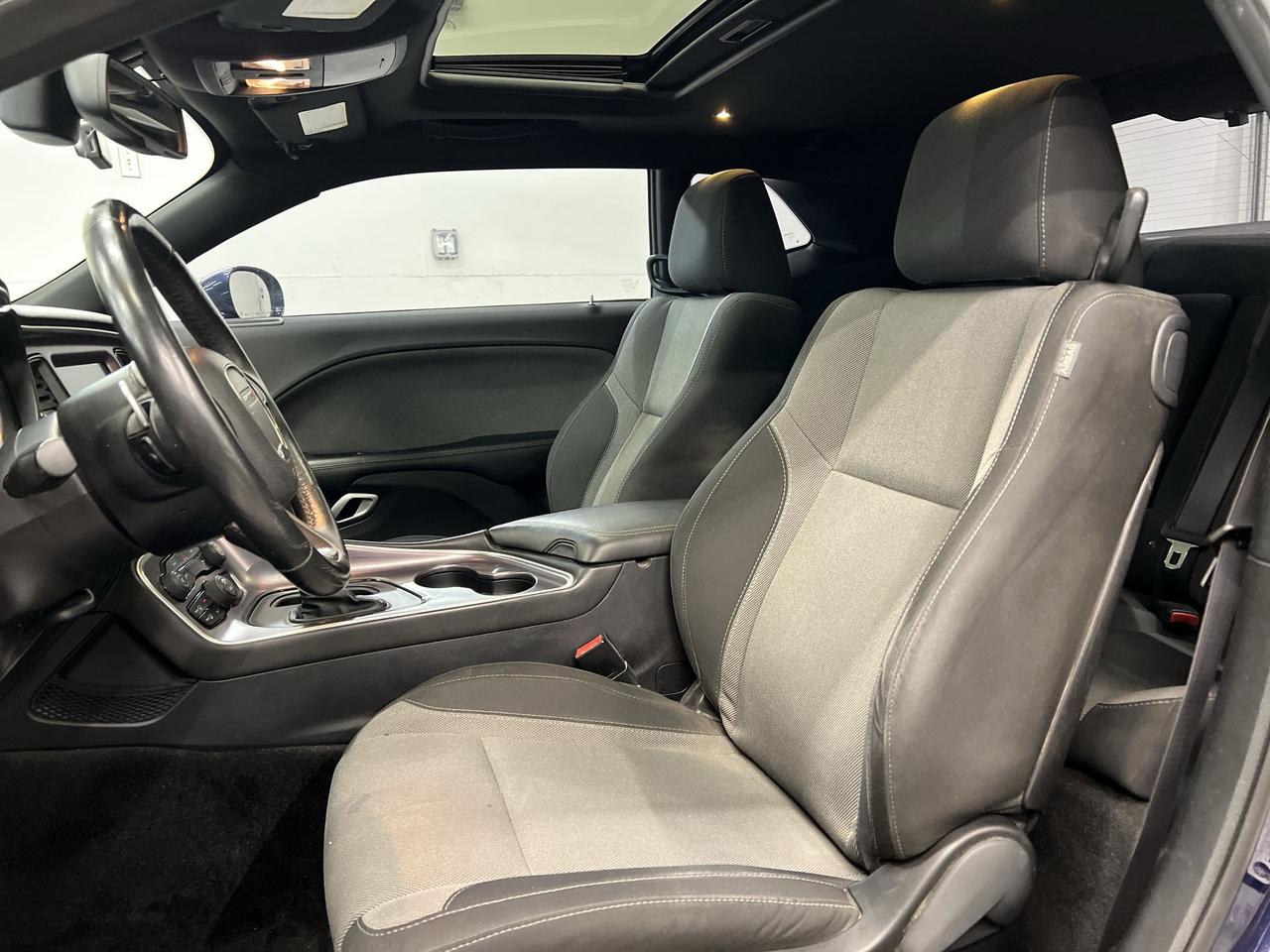 2015 Dodge Challenger SXT | 305HP V6 | HTD SEATS | REMOTE START | NAV Photo