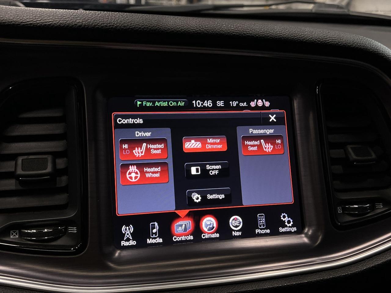 2015 Dodge Challenger SXT | 305HP V6 | HTD SEATS | REMOTE START | NAV Photo