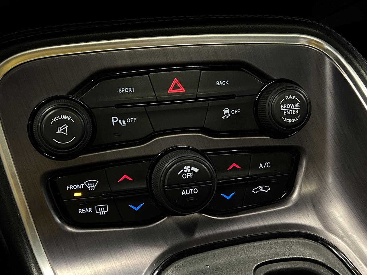 2015 Dodge Challenger SXT | 305HP V6 | HTD SEATS | REMOTE START | NAV Photo