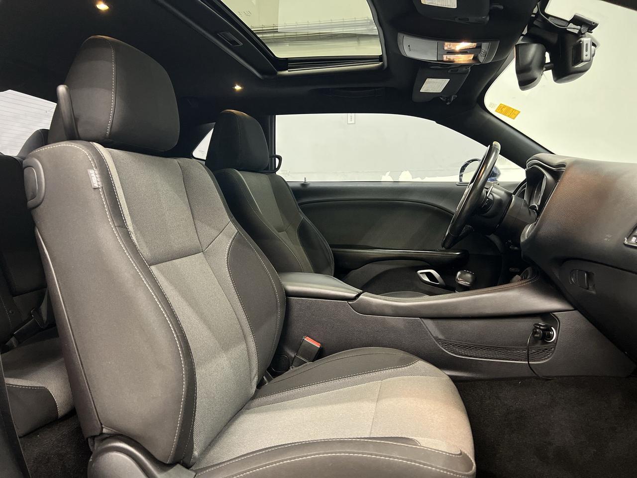 2015 Dodge Challenger SXT | 305HP V6 | HTD SEATS | REMOTE START | NAV Photo