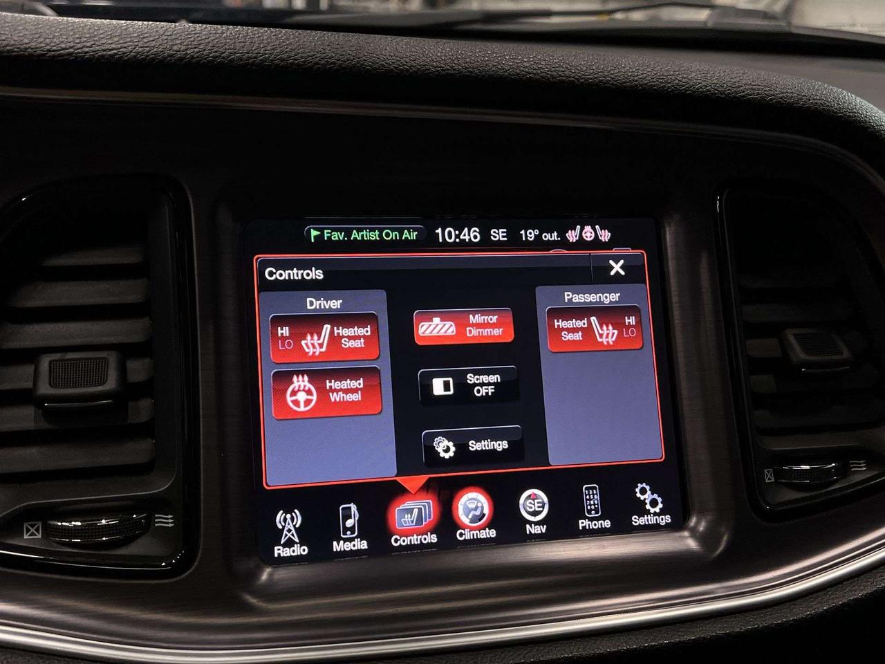 2015 Dodge Challenger SXT | 305HP V6 | HTD SEATS | REMOTE START | NAV Photo