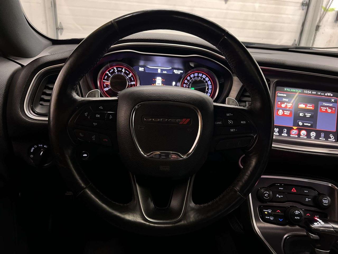 2015 Dodge Challenger SXT | 305HP V6 | HTD SEATS | REMOTE START | NAV Photo