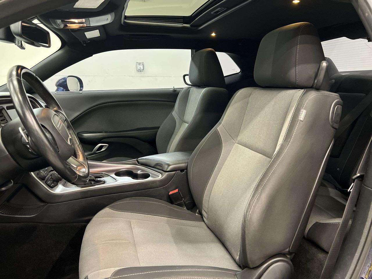 2015 Dodge Challenger SXT | 305HP V6 | HTD SEATS | REMOTE START | NAV Photo