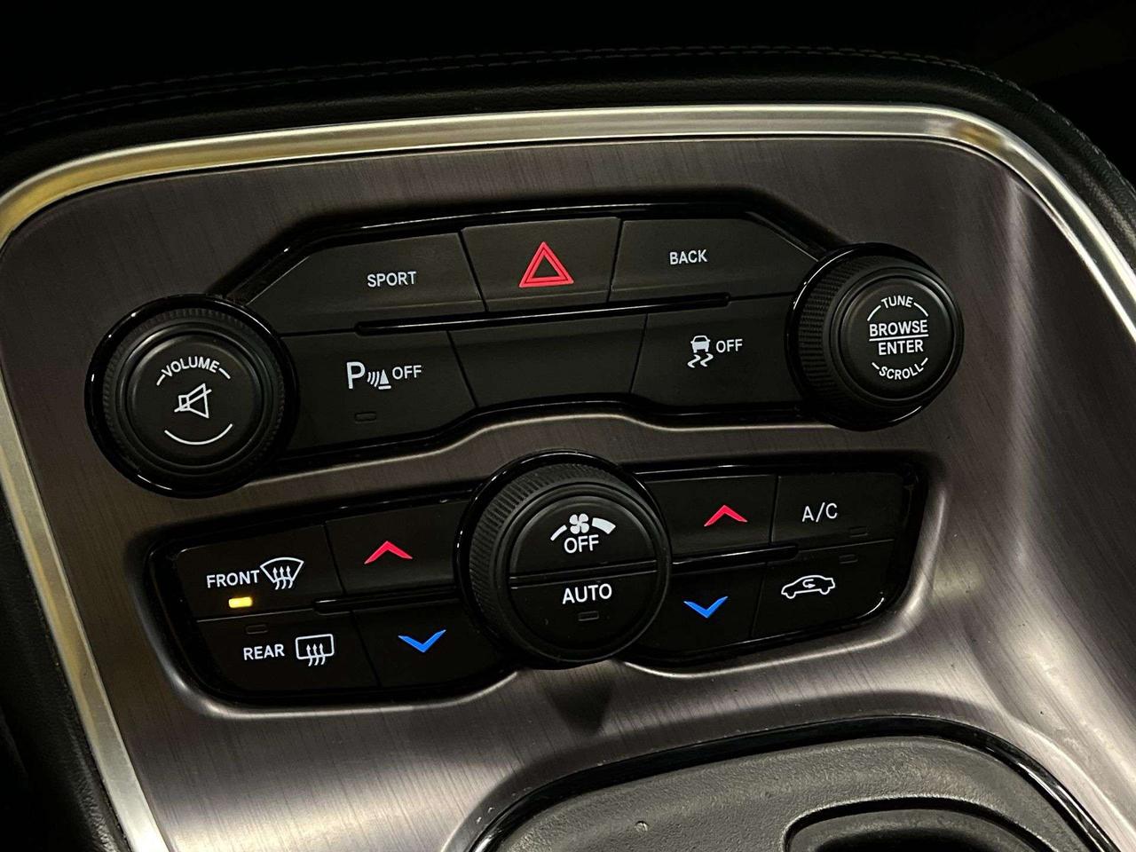 2015 Dodge Challenger SXT | 305HP V6 | HTD SEATS | REMOTE START | NAV Photo
