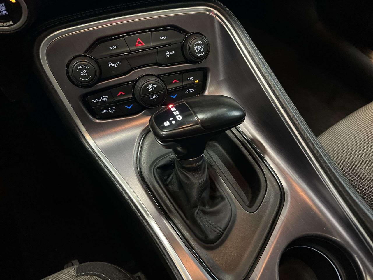 2015 Dodge Challenger SXT | 305HP V6 | HTD SEATS | REMOTE START | NAV Photo