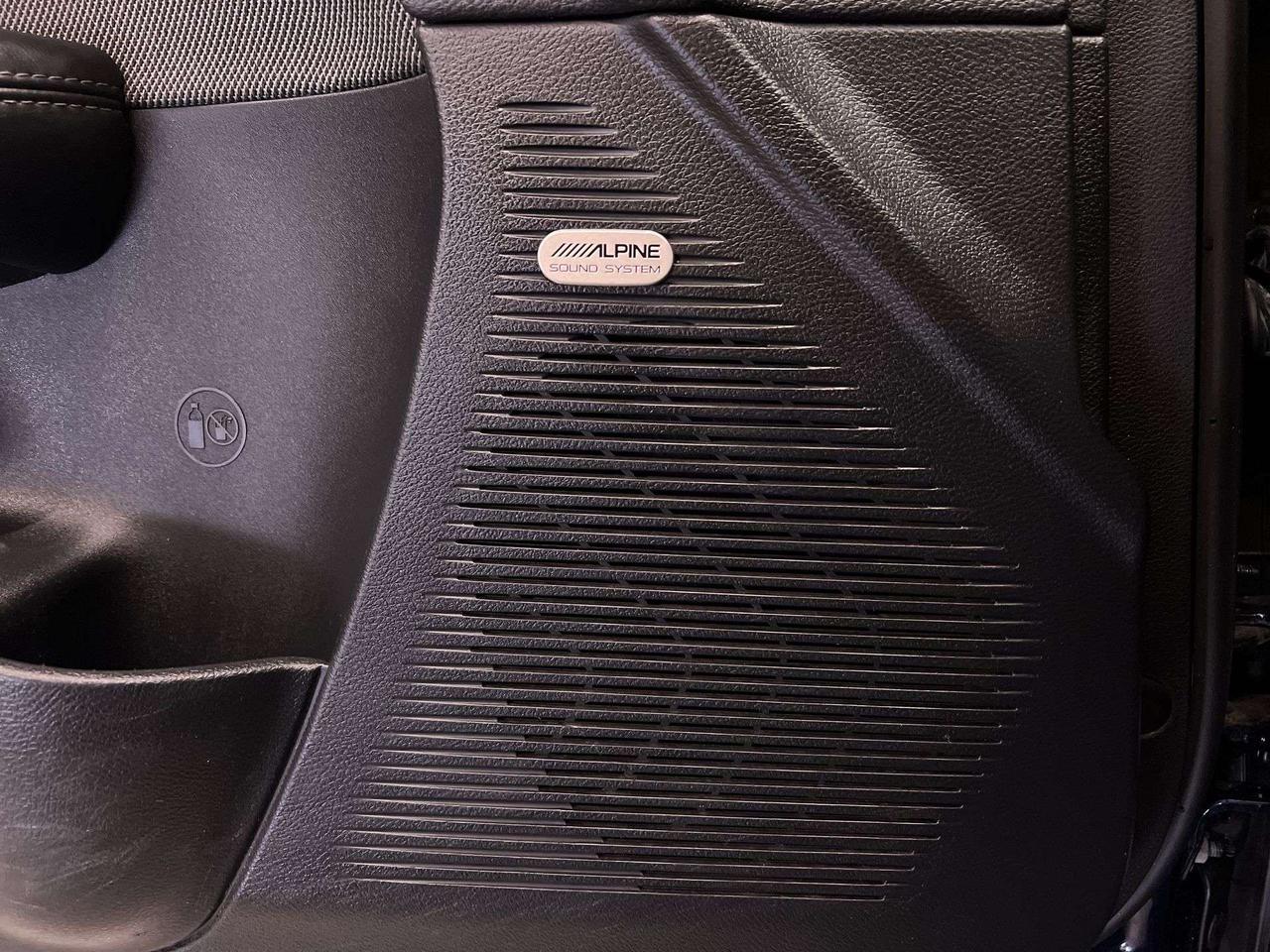 2015 Dodge Challenger SXT | 305HP V6 | HTD SEATS | REMOTE START | NAV Photo