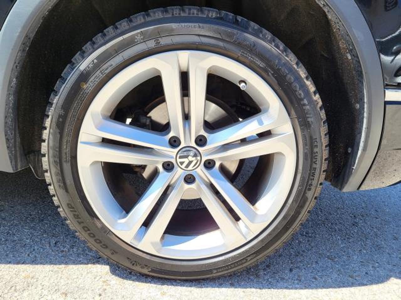 2018 Volkswagen Tiguan RLINE 7 PASSENGER Photo