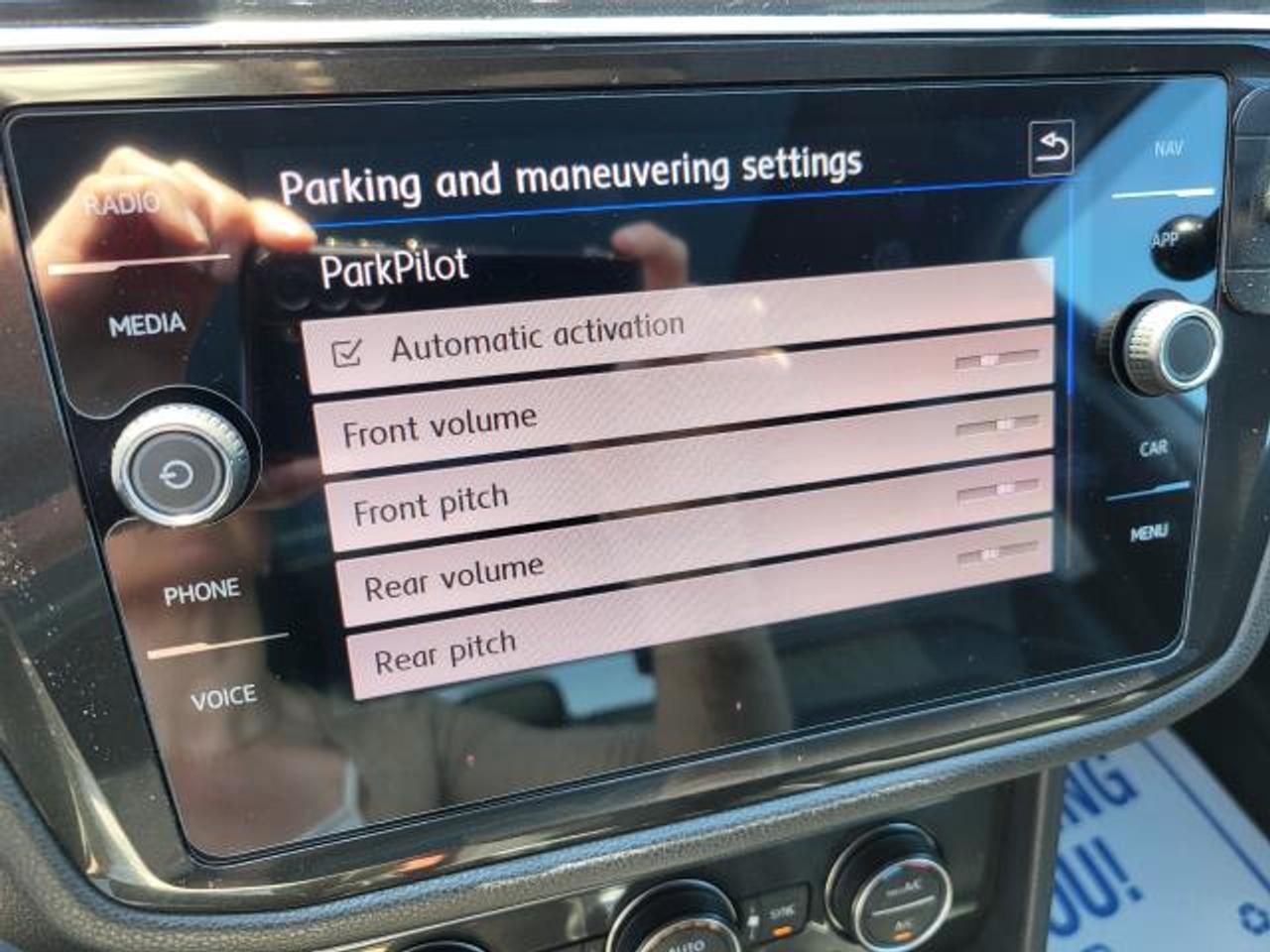 2018 Volkswagen Tiguan RLINE 7 PASSENGER Photo