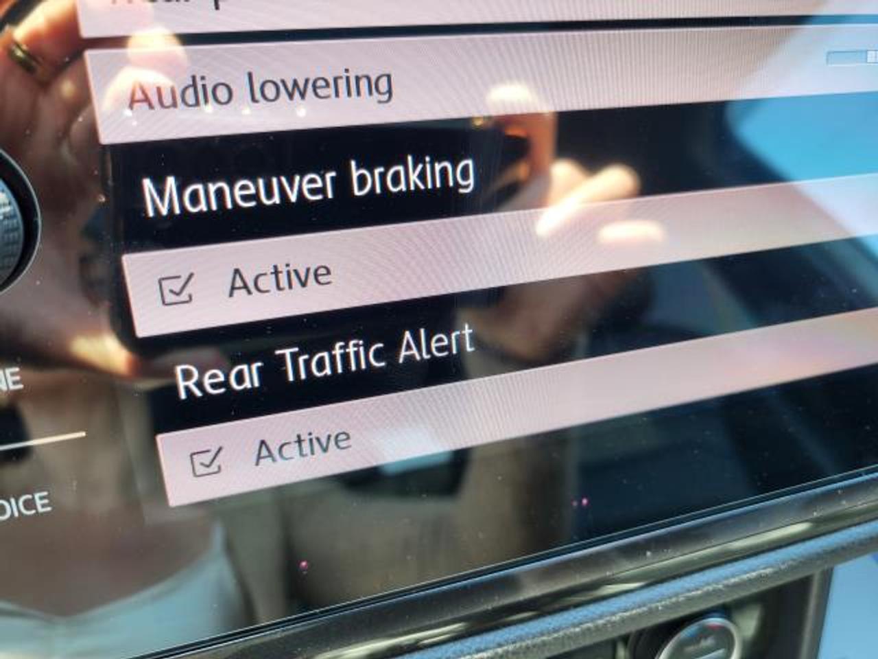 2018 Volkswagen Tiguan RLINE 7 PASSENGER Photo