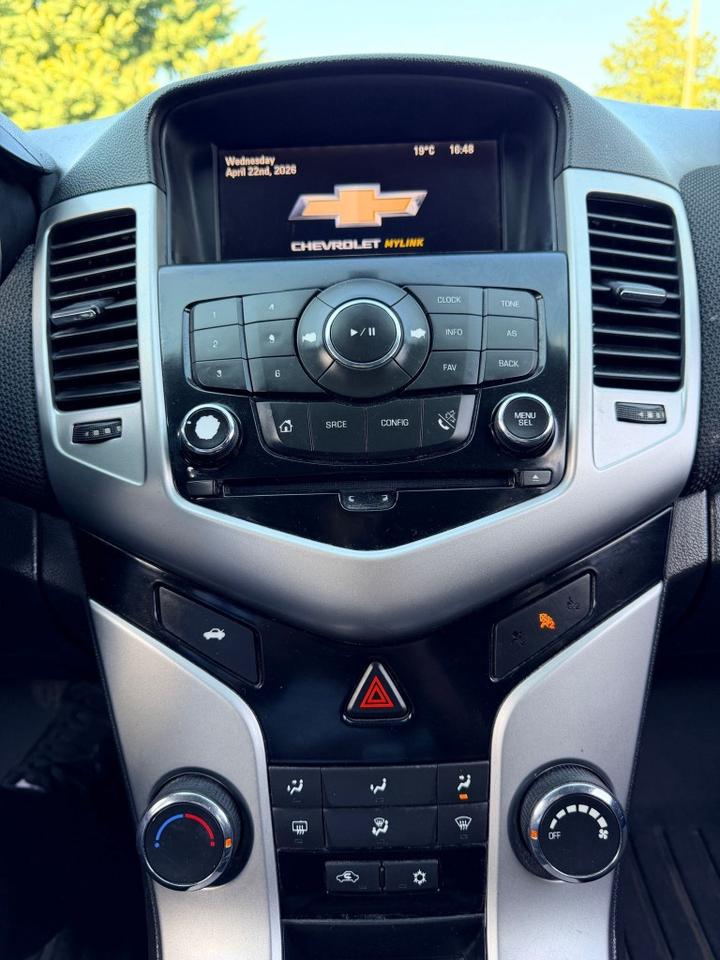 2015 Chevrolet Cruze 4dr Sedan 1LT Photo