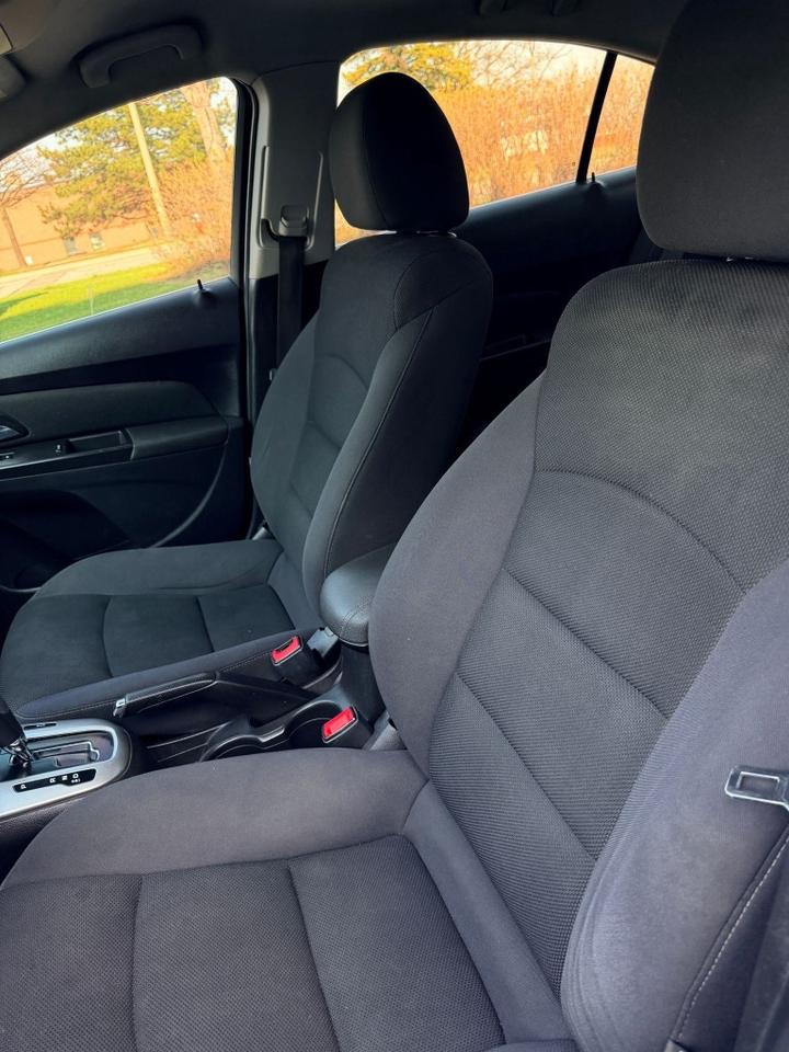 2015 Chevrolet Cruze 4dr Sedan 1LT Photo