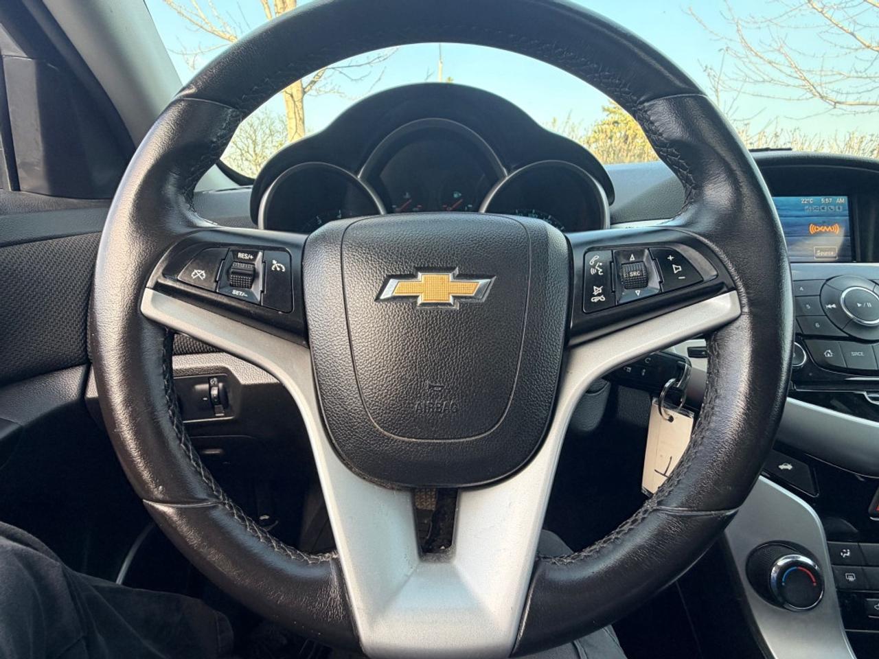 2015 Chevrolet Cruze 4dr Sedan 1LT Photo