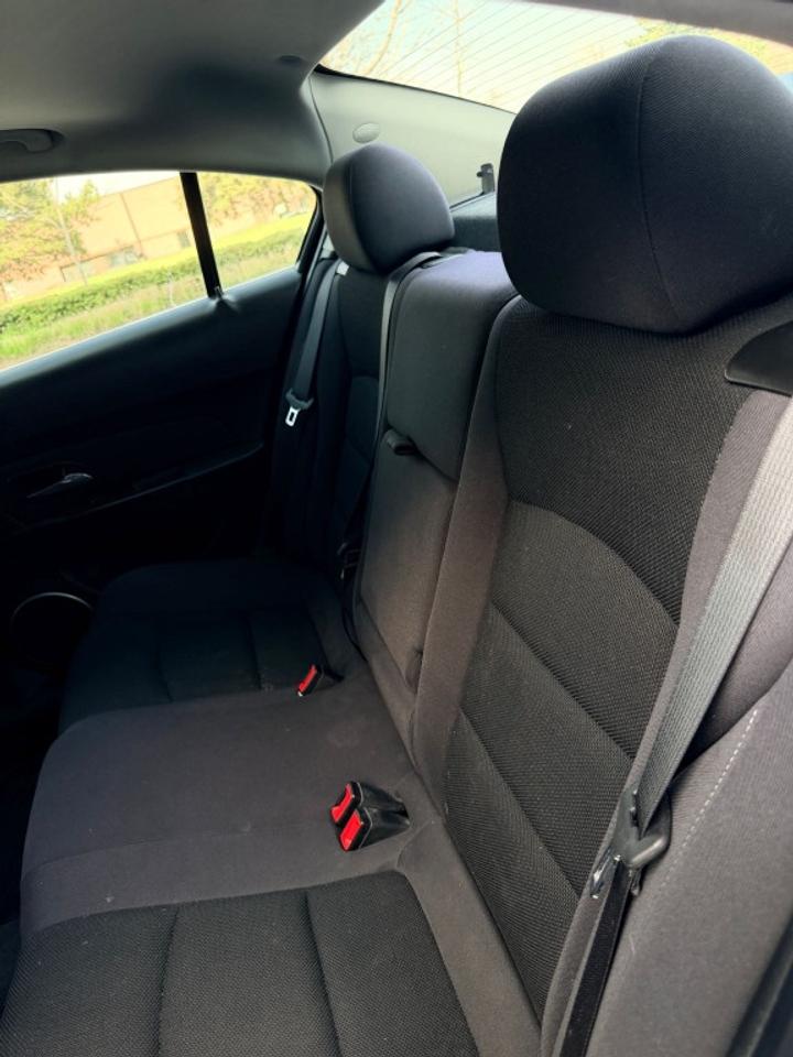 2015 Chevrolet Cruze 4dr Sedan 1LT Photo