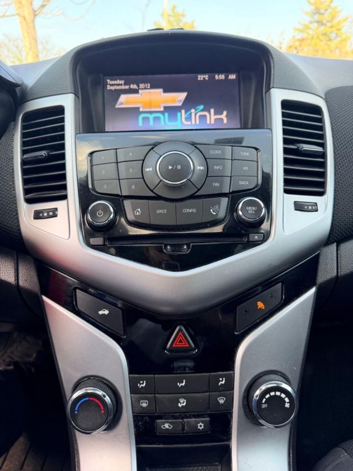 2015 Chevrolet Cruze 4dr Sedan 1LT Photo