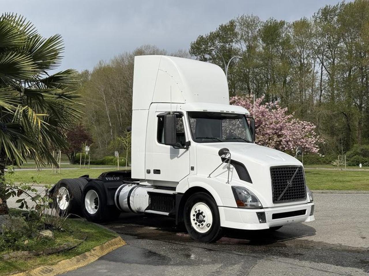 Used 2012 Volvo VNL D13 Tandem Day Cab Automatic Semi Tractor for sale in Burnaby, BC