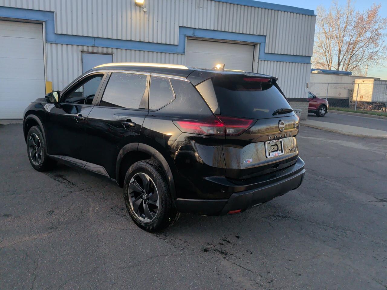 2024 Nissan Rogue SV MOONROOF Photo2