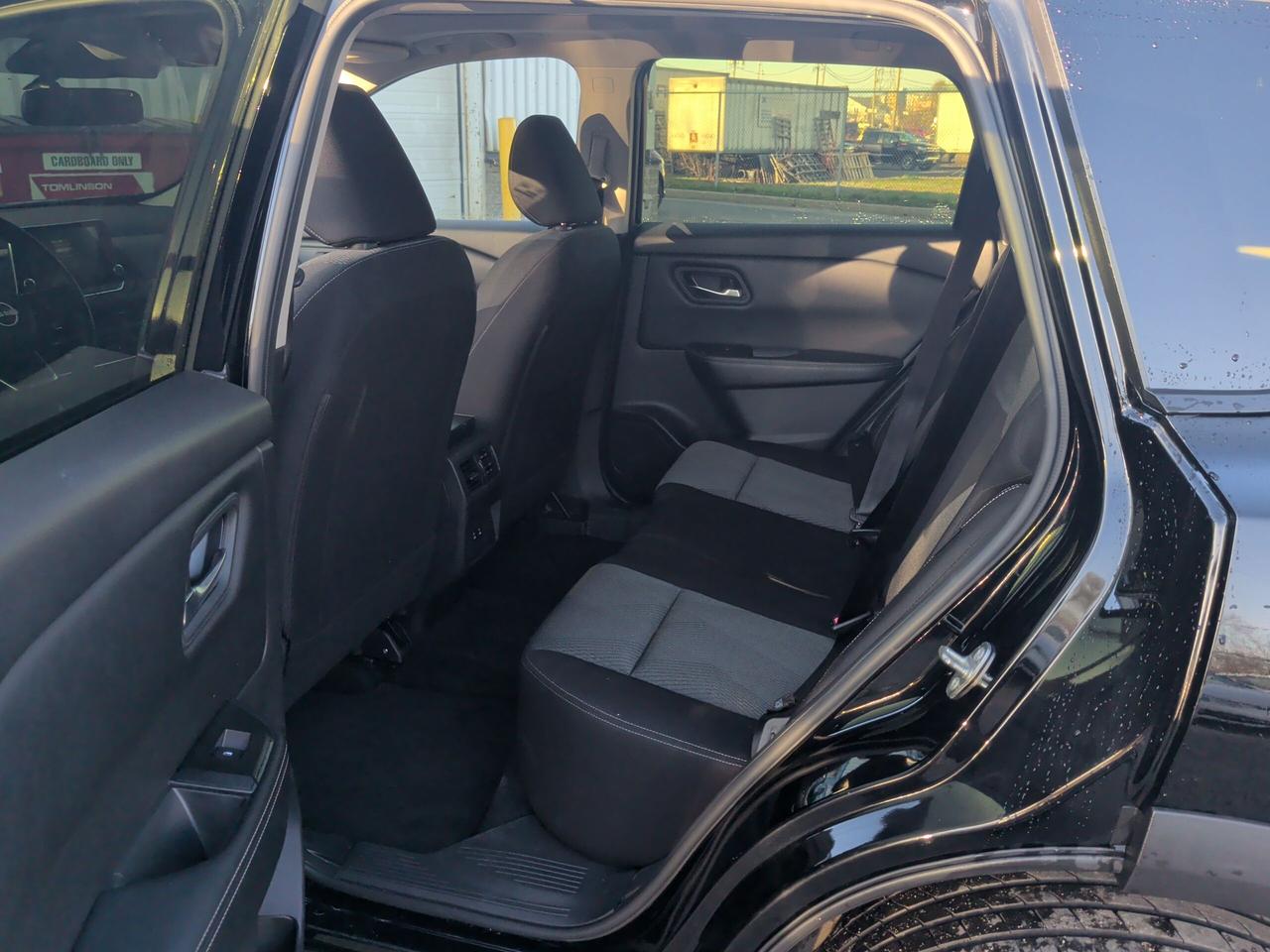 2024 Nissan Rogue SV MOONROOF Photo