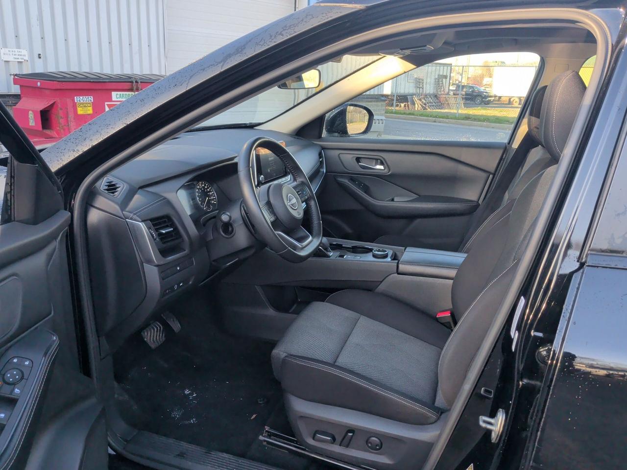 2024 Nissan Rogue SV MOONROOF Photo