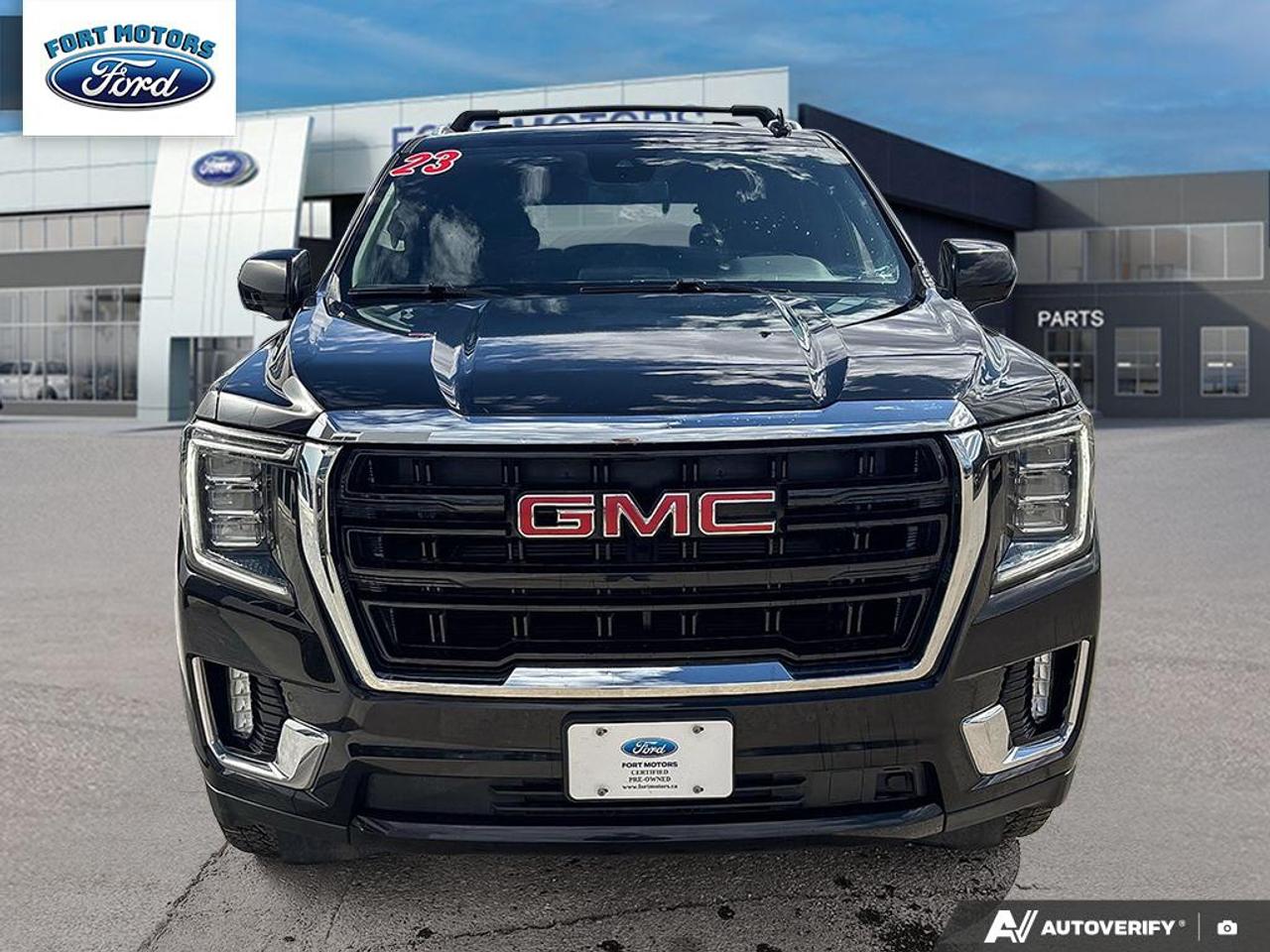 2023 GMC Yukon SLE Photo1