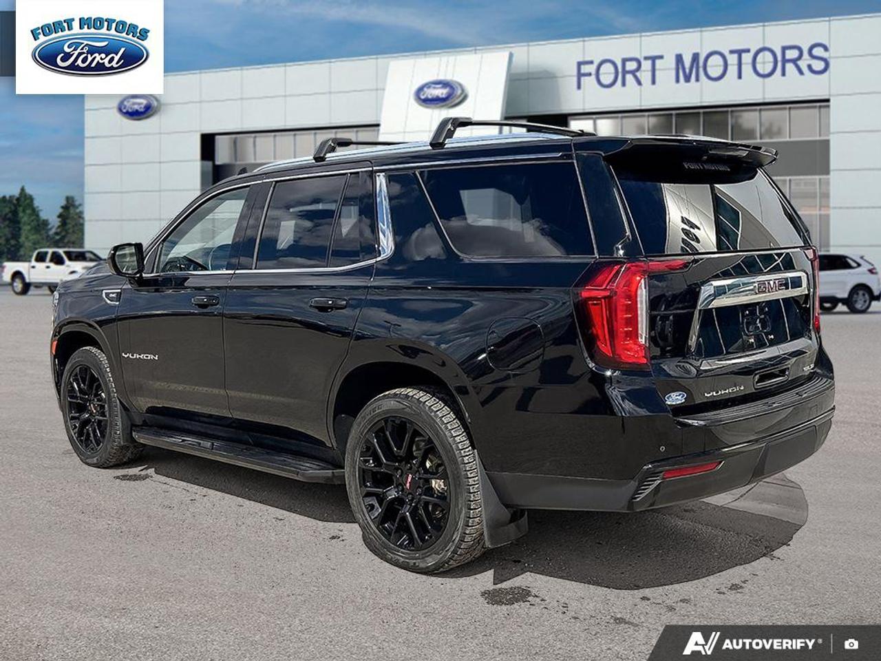 2023 GMC Yukon SLE Photo3