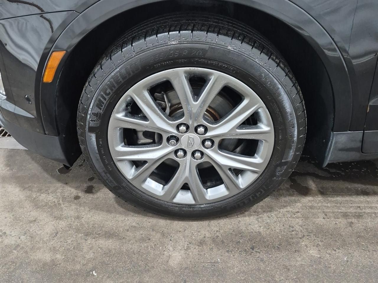 2021 Cadillac XT5 AWD Sport LOADED! HUD, BOSE, CAMERA MIRROR! Photo