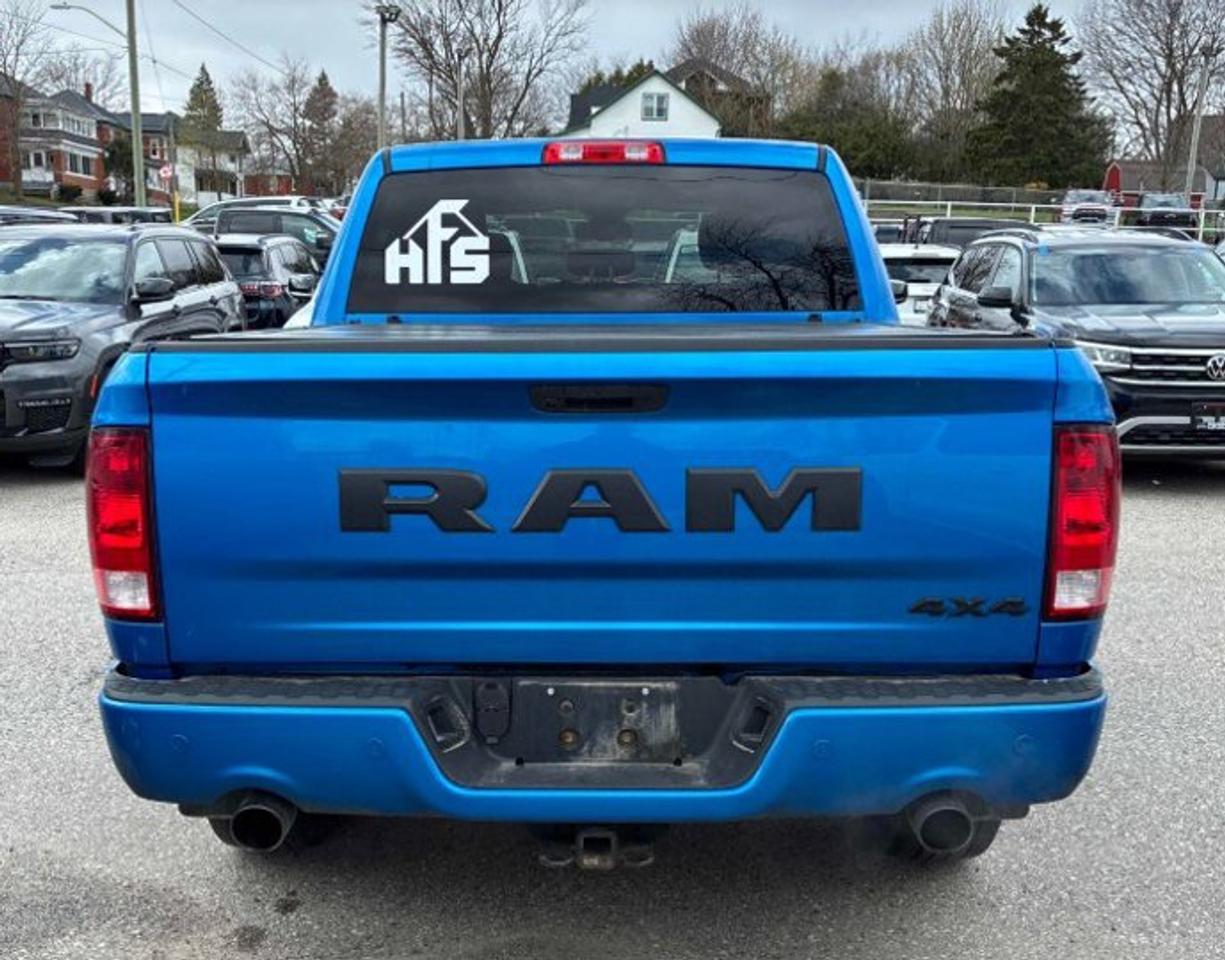 2022 RAM 1500 Classic Express Crew 4X4 | Hemi | Night Edition | Heated Wheel + Seats | Remote Start | and More ! Photo2