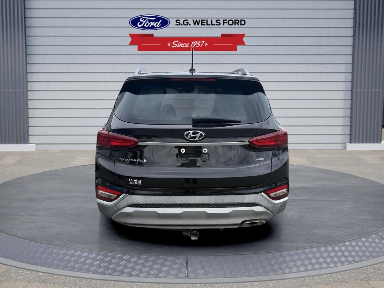 2020 Hyundai Santa Fe SE Photo4