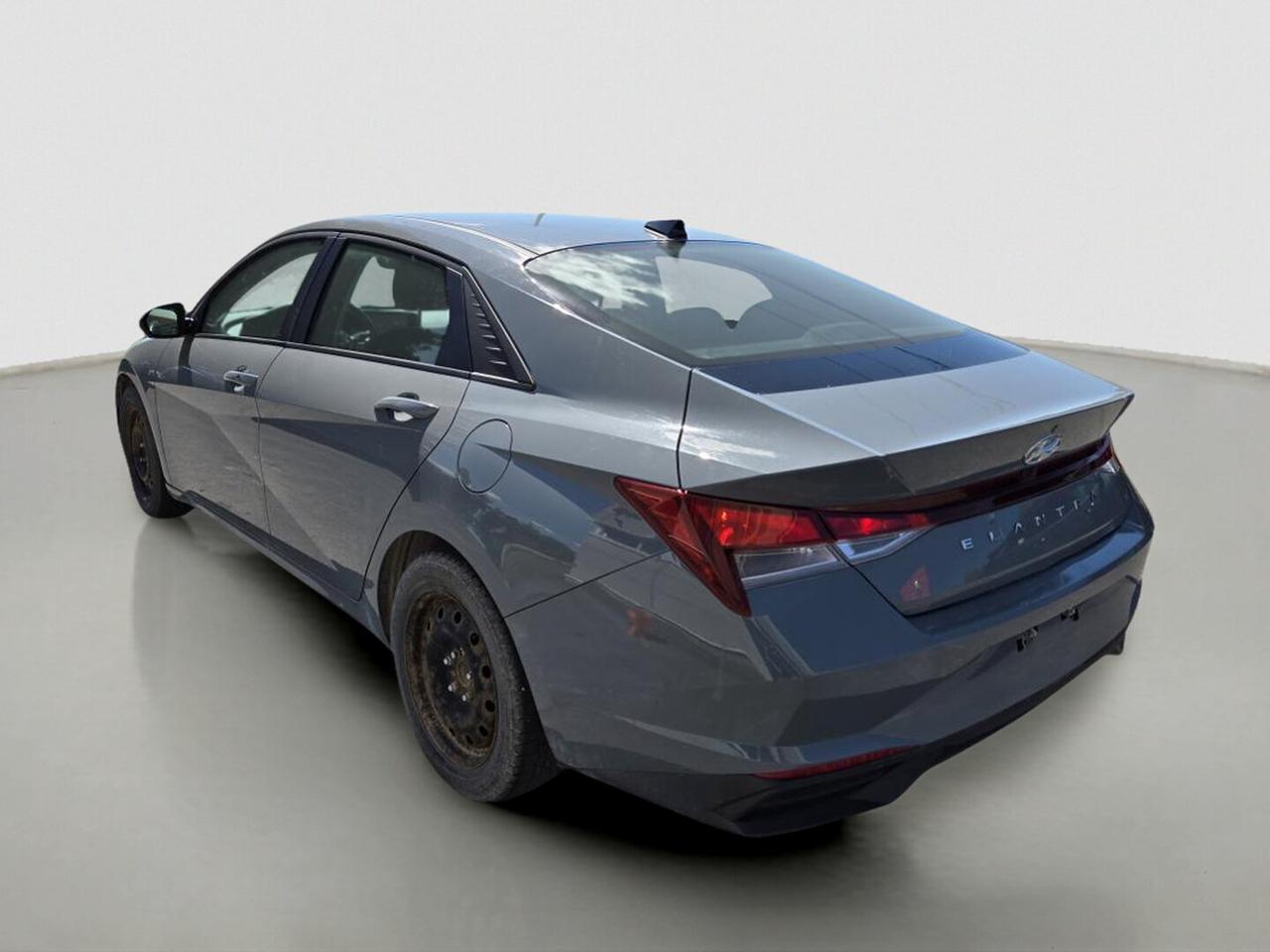 2022 Hyundai Elantra Preferred IVT w/Sun &amp; Tech Package Photo4