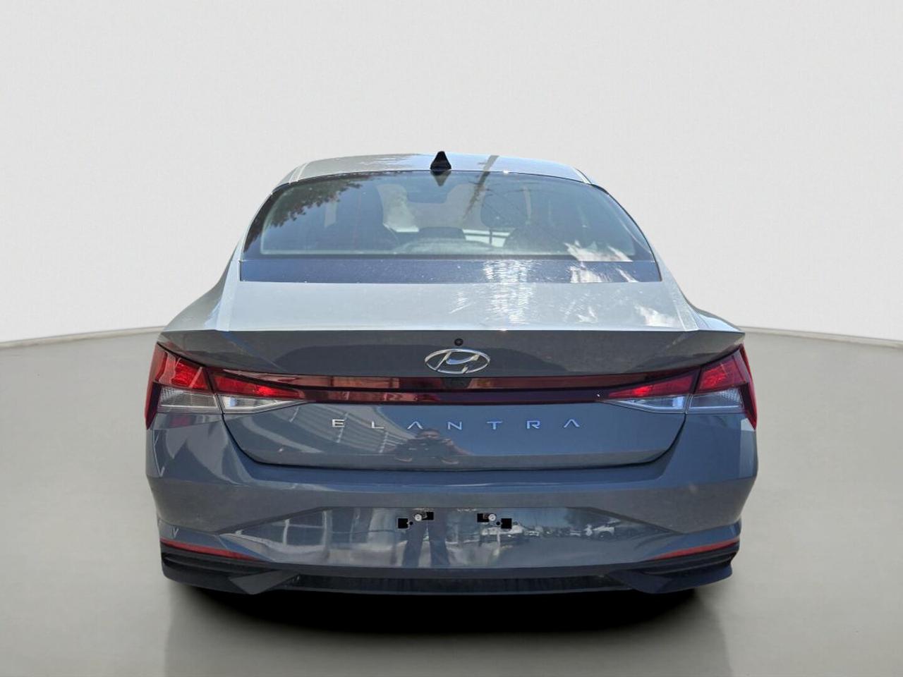 2022 Hyundai Elantra Preferred IVT w/Sun &amp; Tech Package Photo