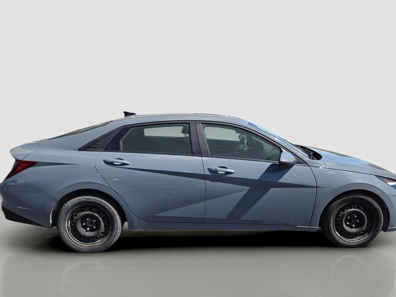 2022 Hyundai Elantra Preferred IVT w/Sun &amp; Tech Package Photo1
